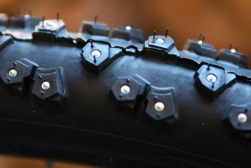 Lốp xe có gai Carbide