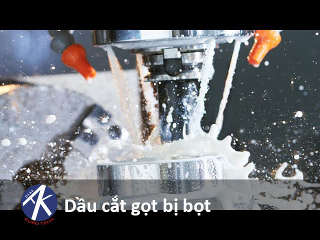 Hình ảnh dầu cắt gọt kim loại bị bọt